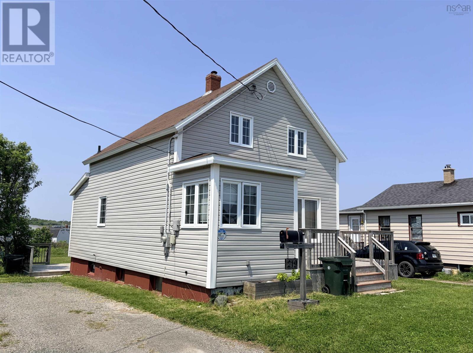 219 Brookland Street, Glace Bay, Nova Scotia  B1A 1N4 - Photo 3 - 202616529