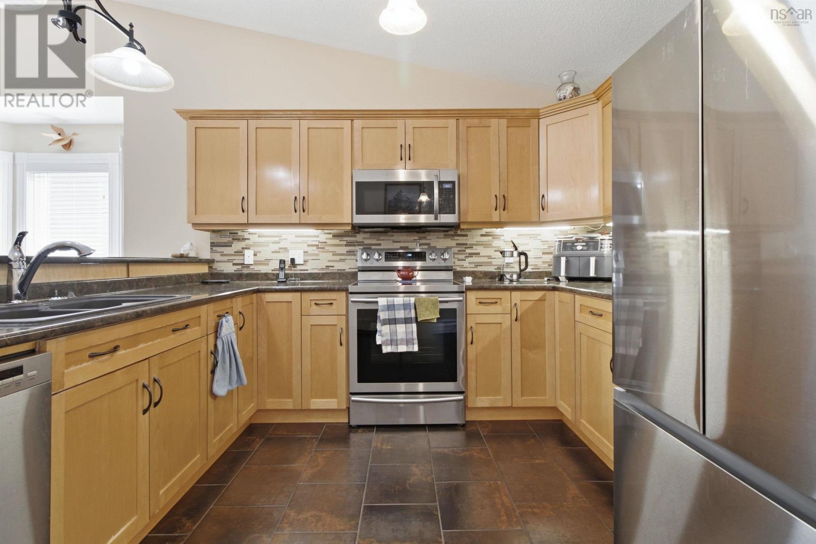 34 Etna Street, Bridgewater, Nova Scotia  B4V 8Z4 - Photo 11 - 202616563