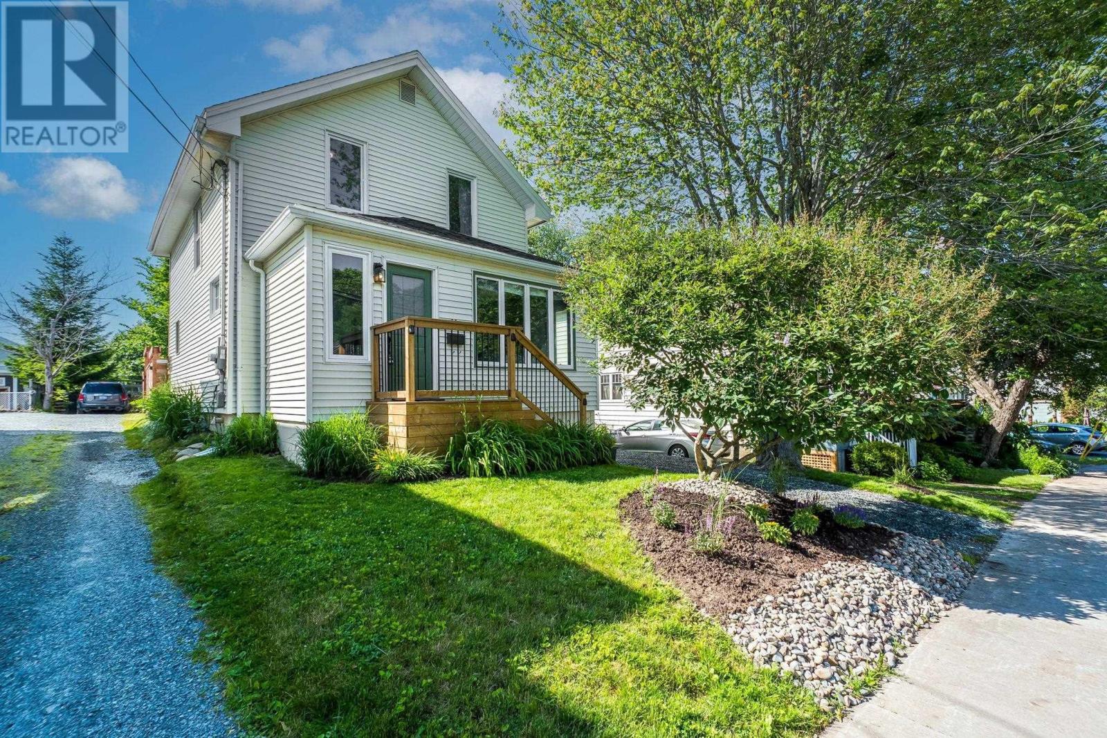 11 Sinclair Street, Dartmouth, Nova Scotia  B2Y 1R7 - Photo 2 - 202616853