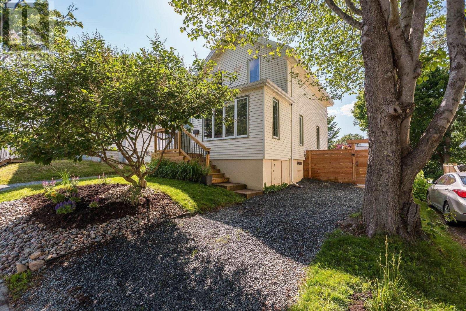 11 Sinclair Street, Dartmouth, Nova Scotia  B2Y 1R7 - Photo 3 - 202616853