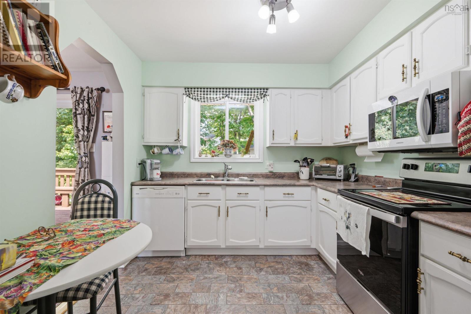 73 Wynn Castle Drive, Lower Sackville, Nova Scotia  B4E 2H3 - Photo 11 - 202616918