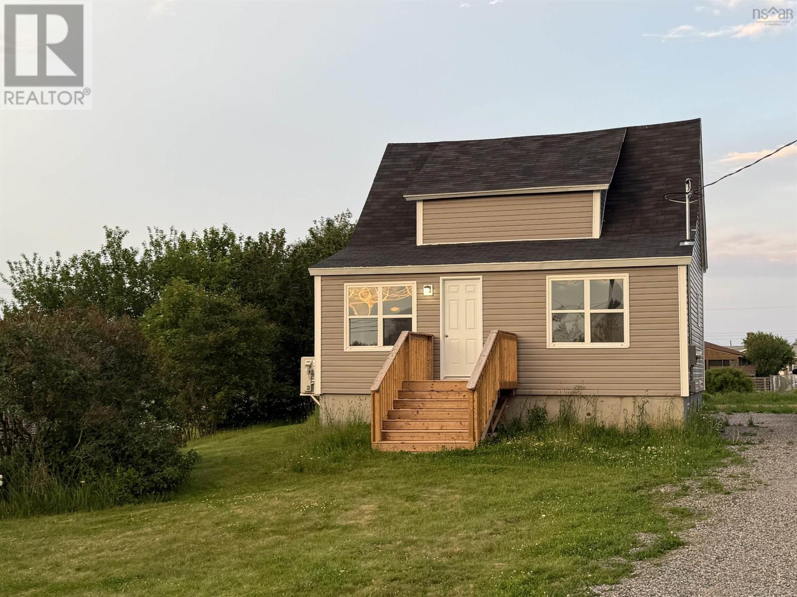 726 St. Joseph Street, New Waterford, Nova Scotia  B1H 4G6 - Photo 2 - 202616920