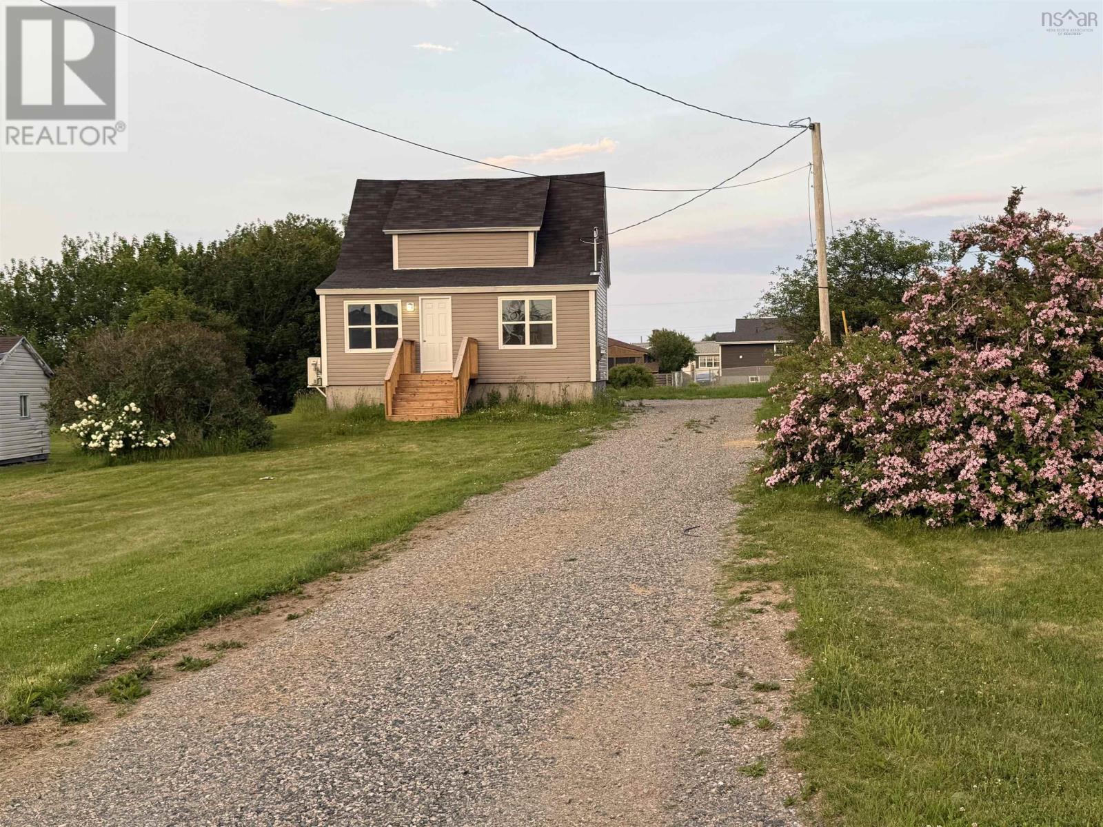 726 St. Joseph Street, New Waterford, Nova Scotia  B1H 4G6 - Photo 8 - 202616920