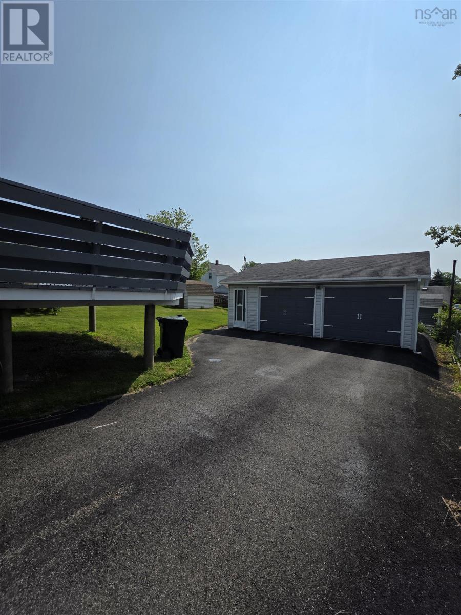 172 Cabot Street, Sydney, Nova Scotia  B1P 4E3 - Photo 2 - 202617292