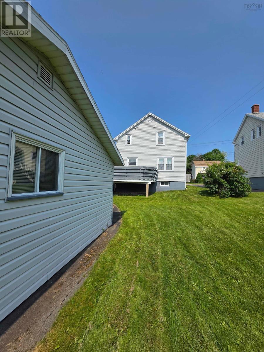 172 Cabot Street, Sydney, Nova Scotia  B1P 4E3 - Photo 4 - 202617292