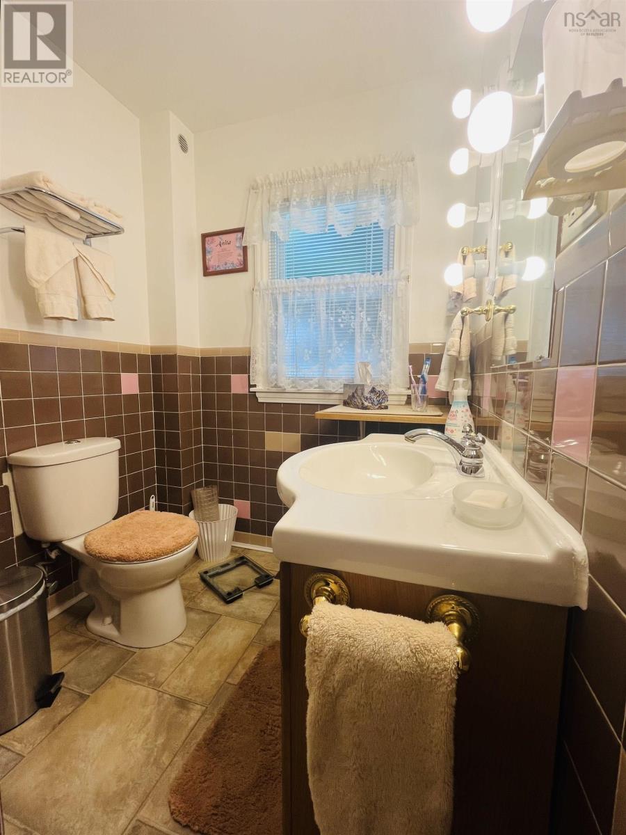 7 Franklyn Street, Amherst, Nova Scotia  B4H 3X3 - Photo 20 - 202617483