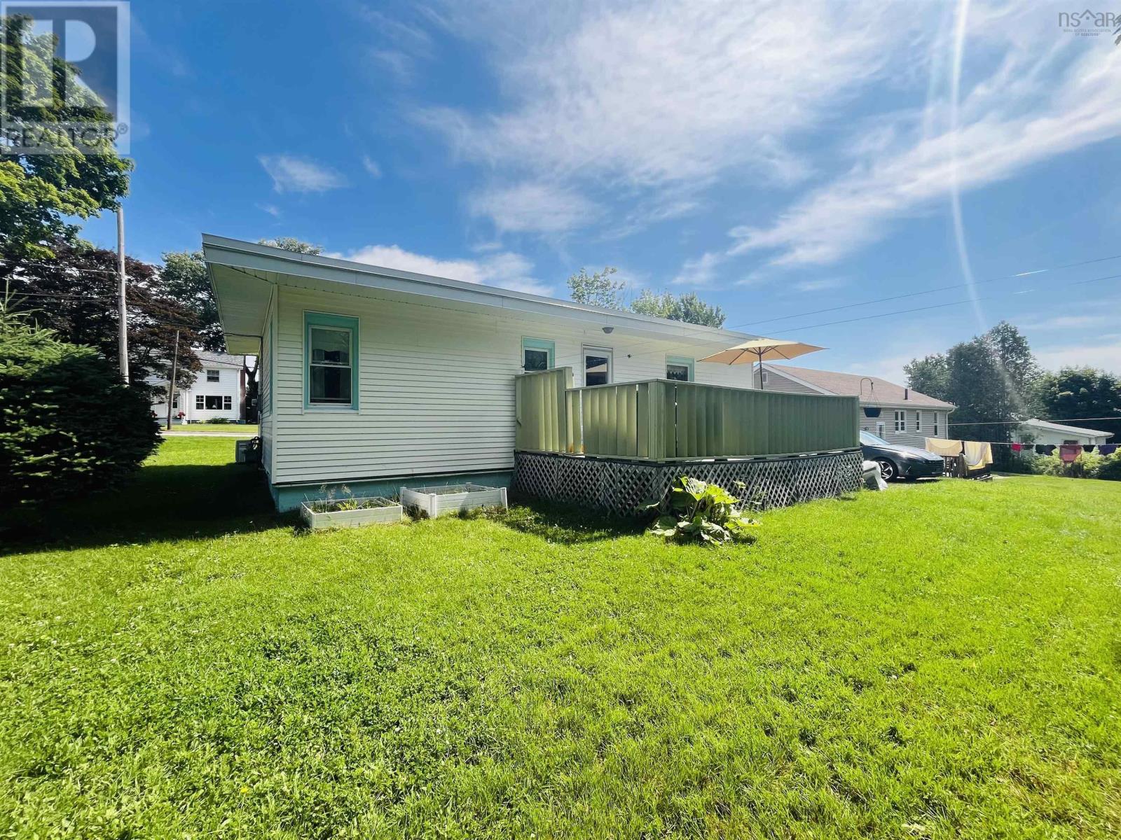 7 Franklyn Street, Amherst, Nova Scotia  B4H 3X3 - Photo 4 - 202617483