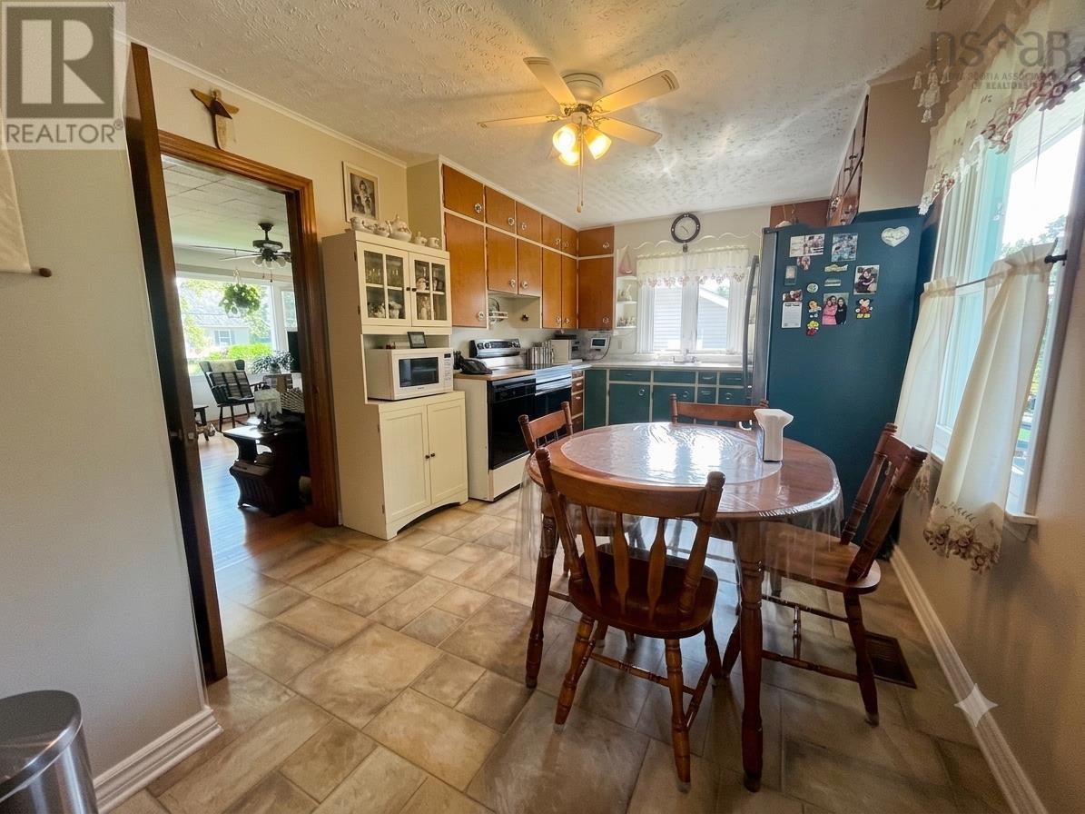 7 Franklyn Street, Amherst, Nova Scotia  B4H 3X3 - Photo 9 - 202617483
