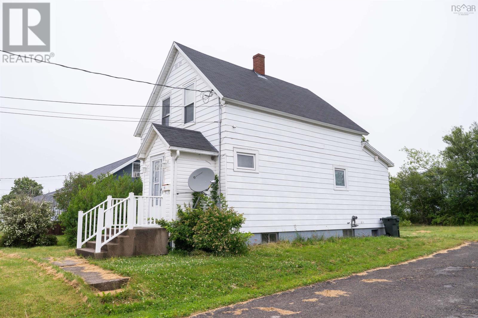 31 Hickman Street, Glace Bay, Nova Scotia  B1A 2X8 - Photo 3 - 202617535