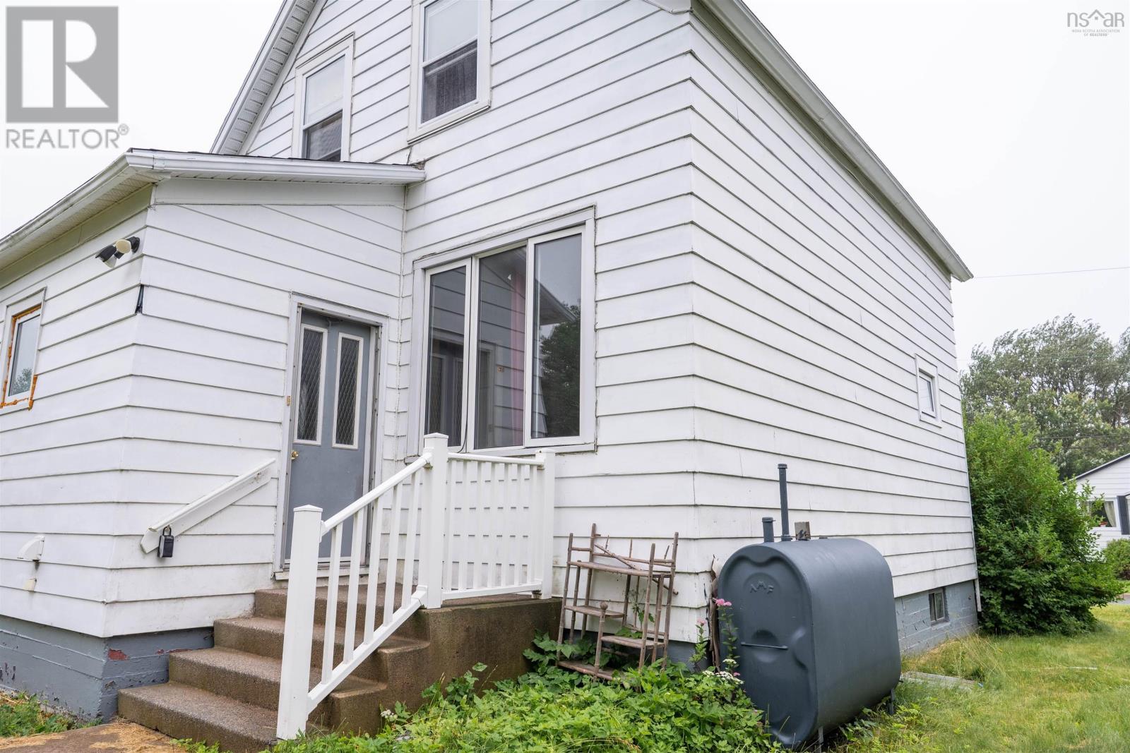 31 Hickman Street, Glace Bay, Nova Scotia  B1A 2X8 - Photo 4 - 202617535