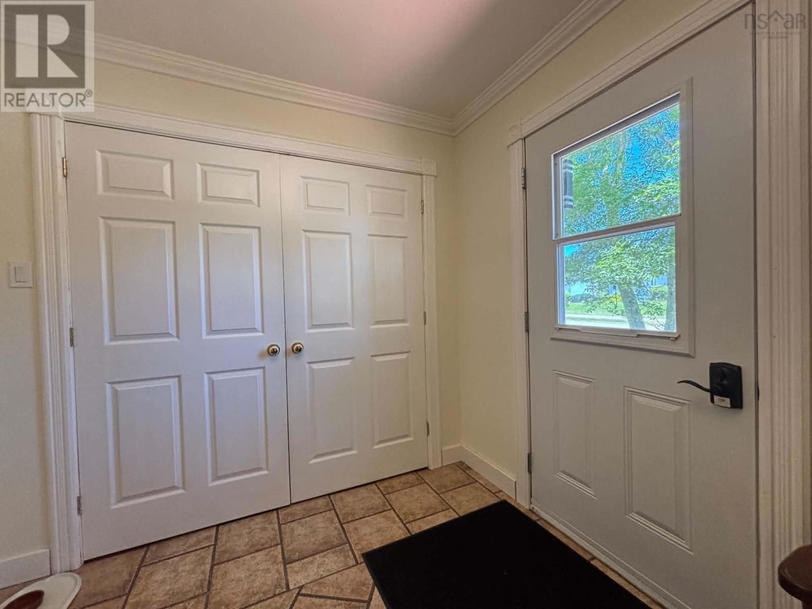 34 Clements Avenue, Yarmouth, Nova Scotia  B5A 2L7 - Photo 5 - 202618177