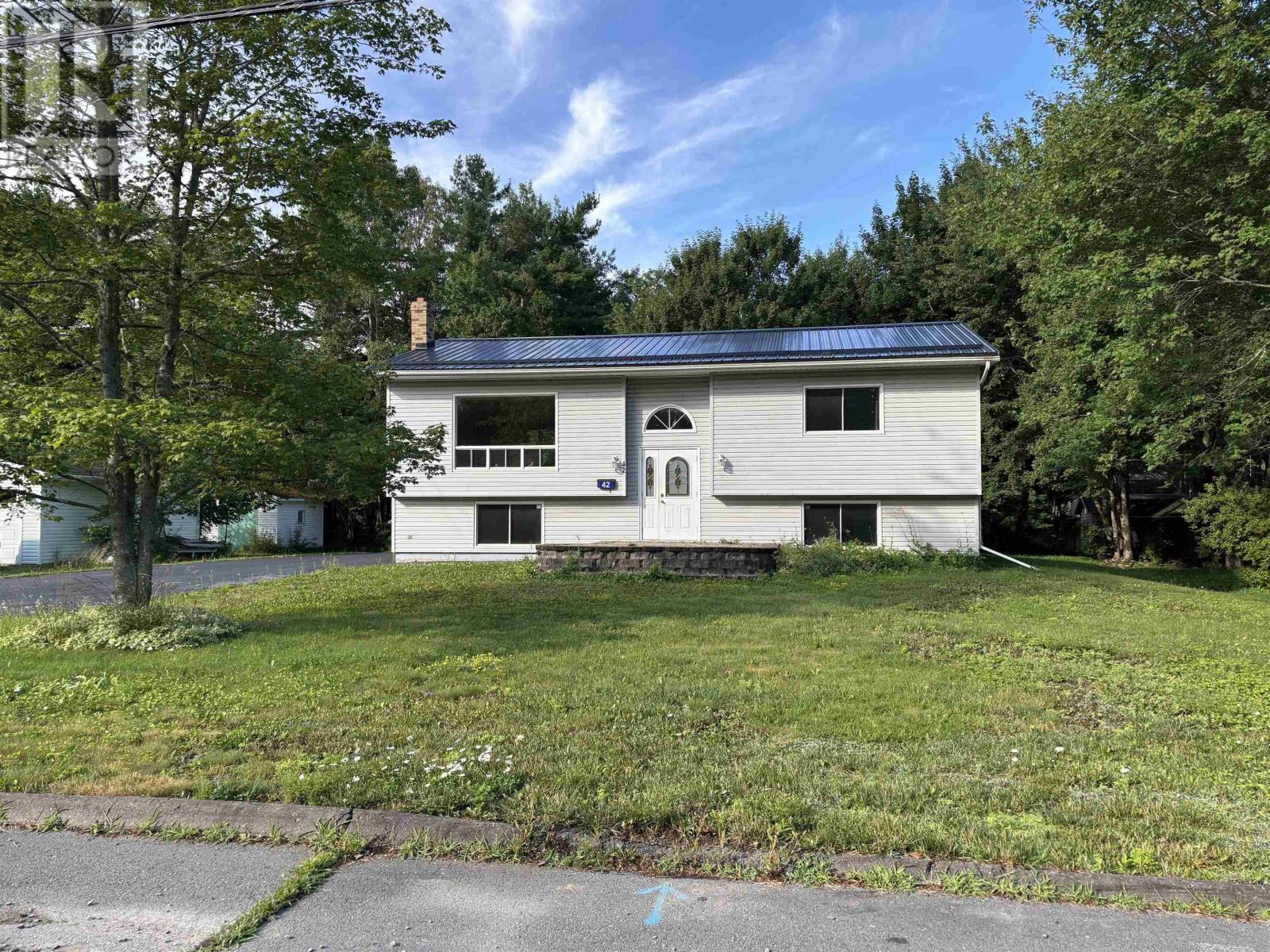 42 Alpine Drive, Bridgewater, Nova Scotia  B4V 3A7 - Photo 2 - 202618590
