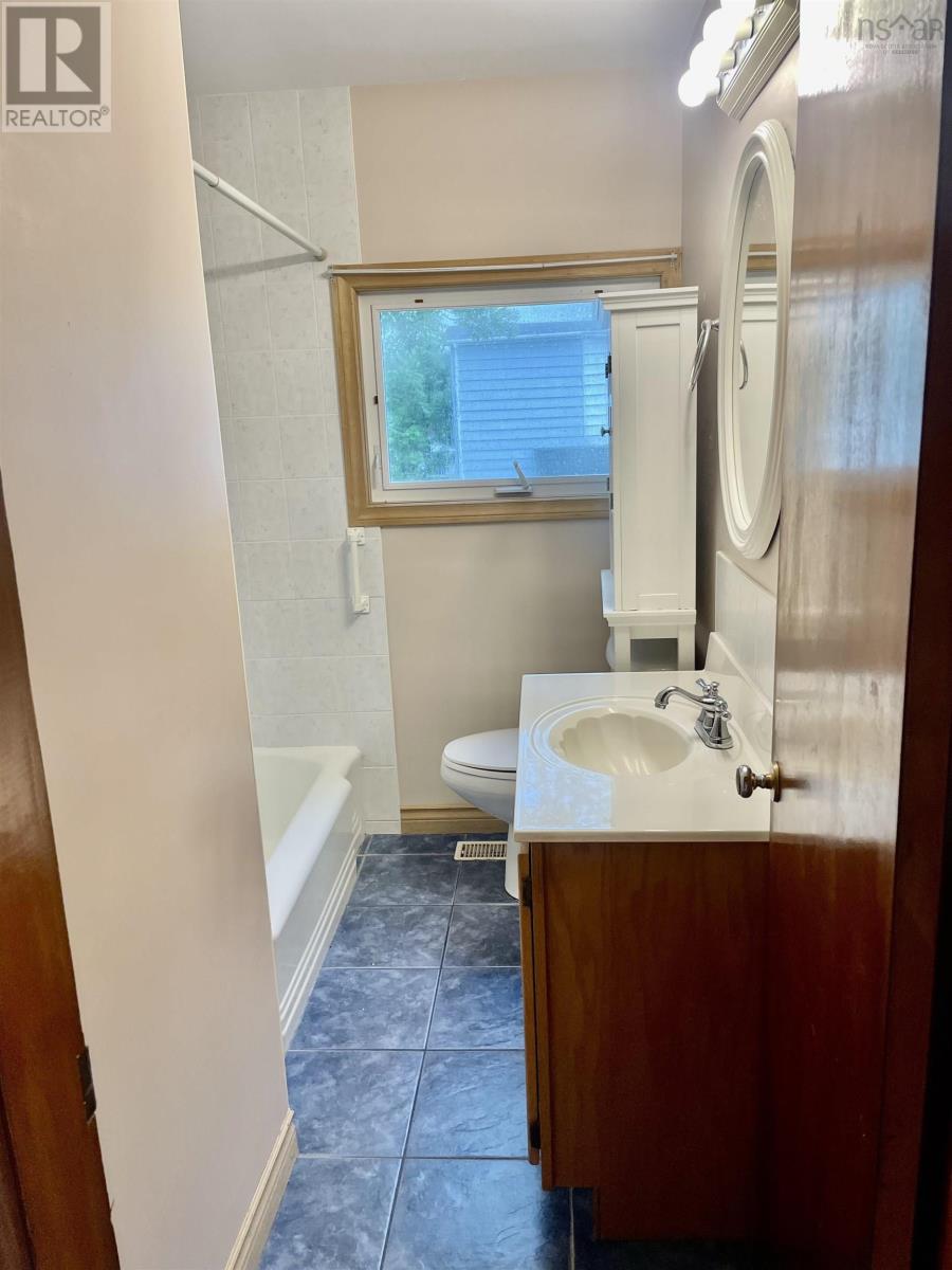 358 Columbia Street, Sydney, Nova Scotia  B1P 4K3 - Photo 16 - 202618627