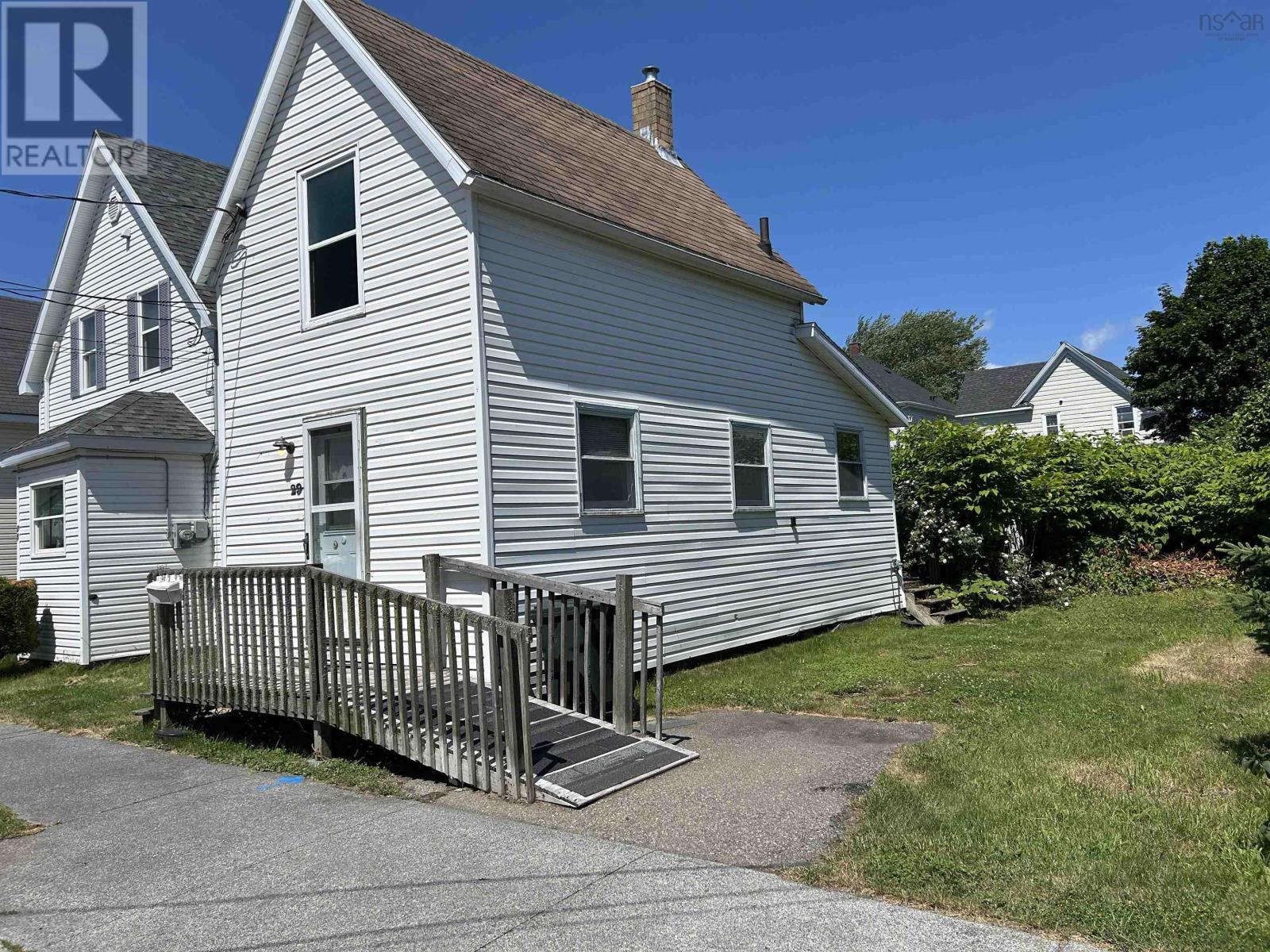29 Essex Street                  Sydney Street, Sydney, Nova Scotia  B1P 1C5 - Photo 2 - 202618945