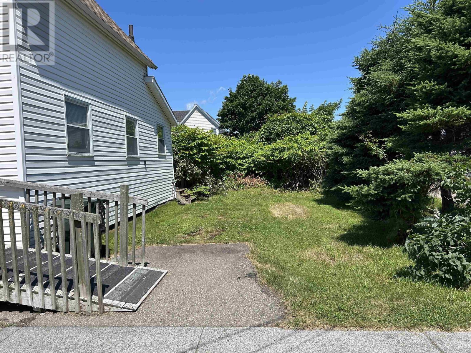 29 Essex Street                  Sydney Street, Sydney, Nova Scotia  B1P 1C5 - Photo 3 - 202618945