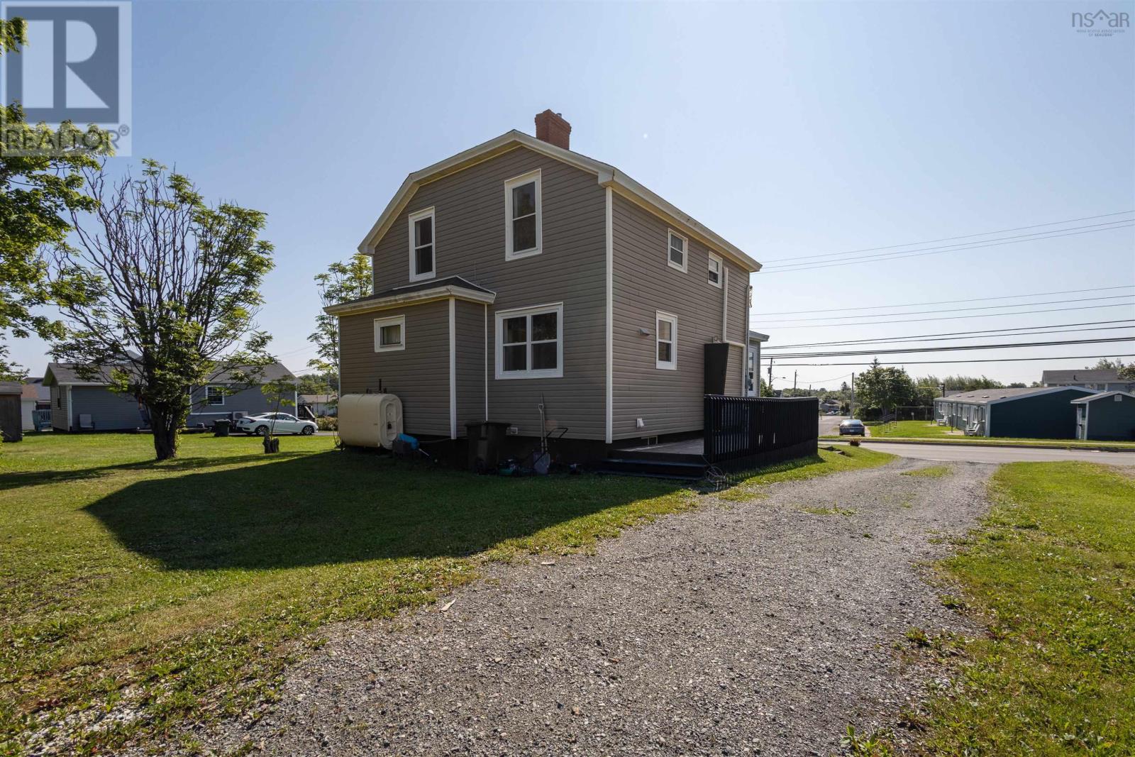 32 Highland Street, Glace Bay, Nova Scotia  B1A 2T5 - Photo 12 - 202619050