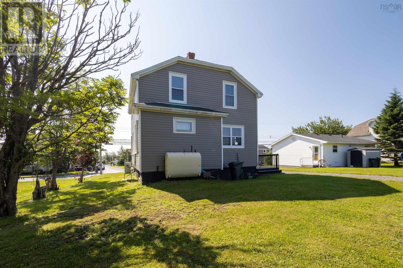 32 Highland Street, Glace Bay, Nova Scotia  B1A 2T5 - Photo 9 - 202619050