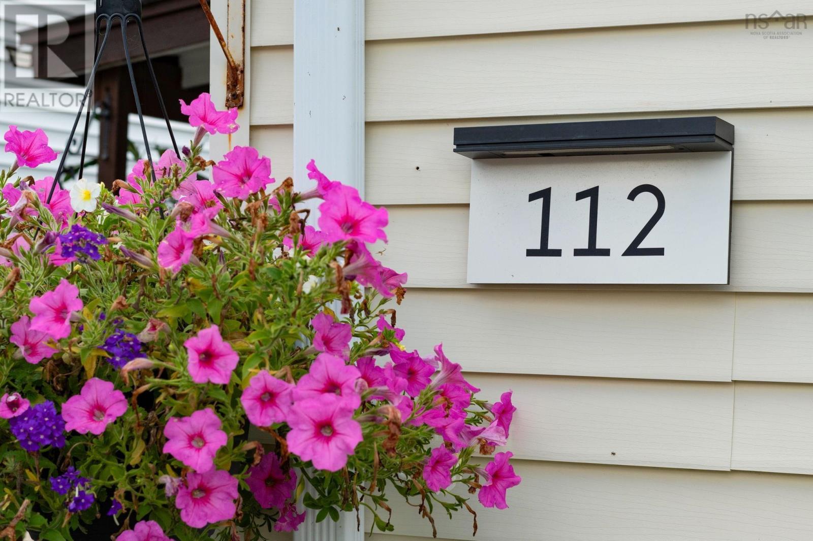 112 Hilltop Drive, Lower Sackville, Nova Scotia  B4C 2P5 - Photo 2 - 202619052