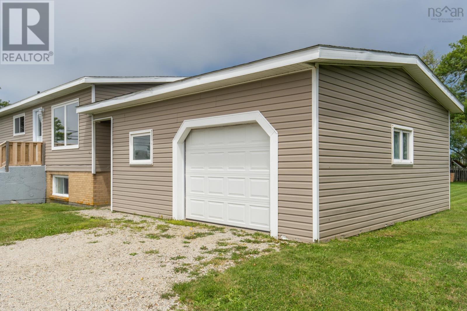 2 Huntington Street, Yarmouth, Nova Scotia  B5A 2R9 - Photo 10 - 202619073