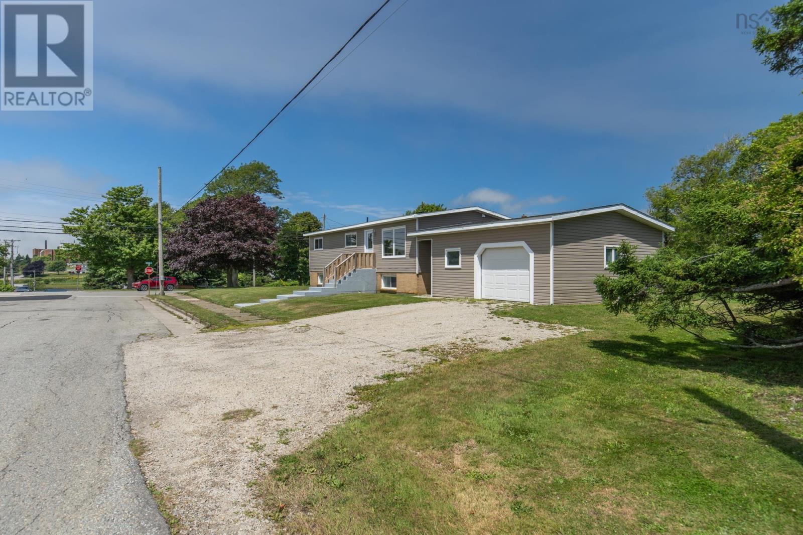 2 Huntington Street, Yarmouth, Nova Scotia  B5A 2R9 - Photo 5 - 202619073