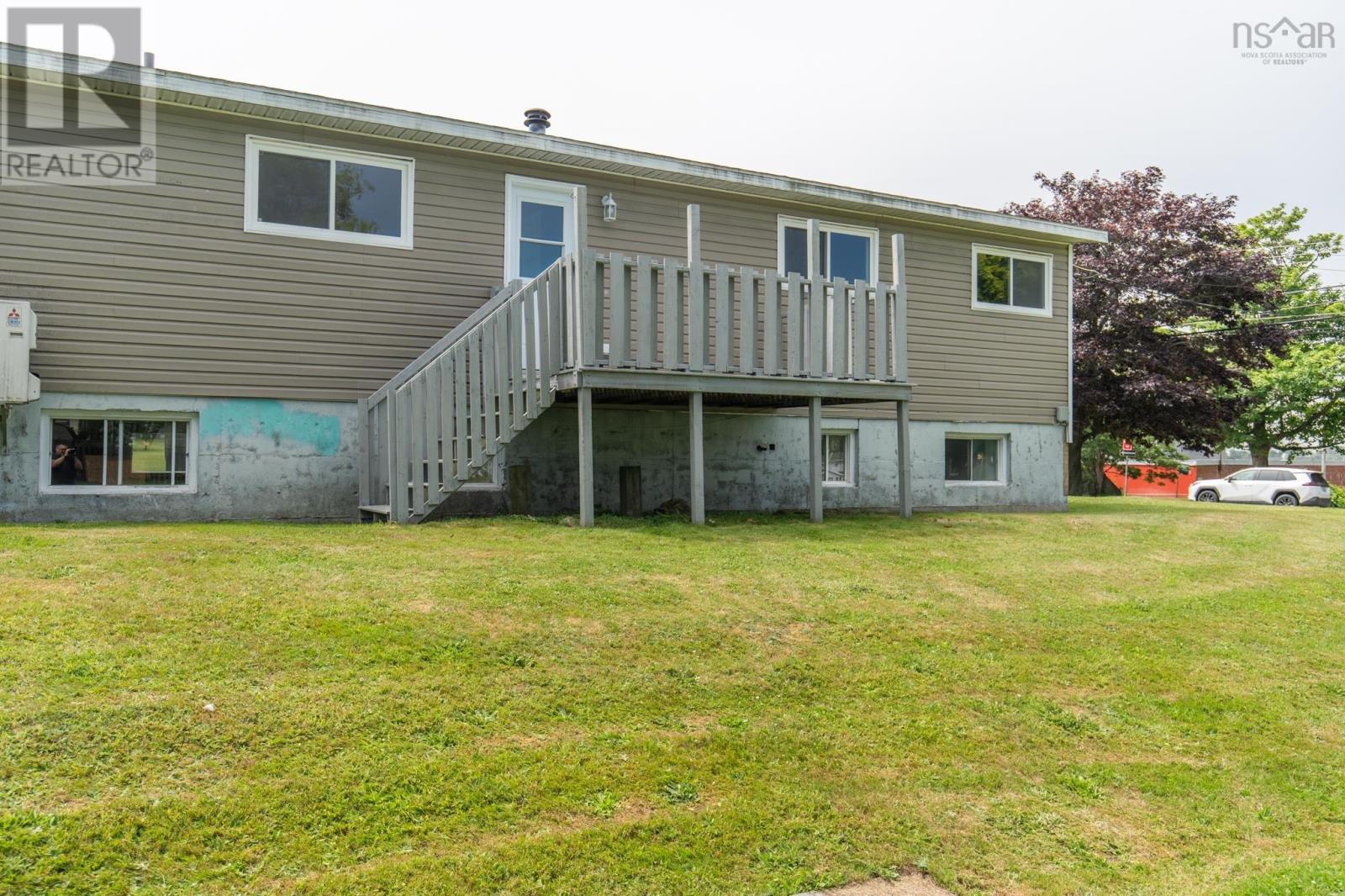 2 Huntington Street, Yarmouth, Nova Scotia  B5A 2R9 - Photo 6 - 202619073