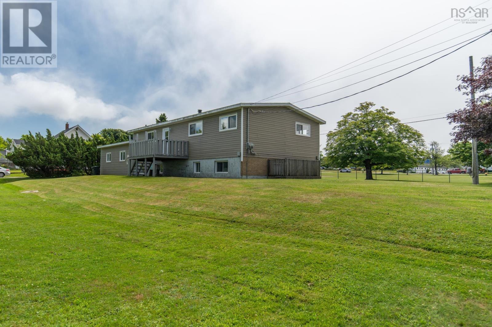 2 Huntington Street, Yarmouth, Nova Scotia  B5A 2R9 - Photo 8 - 202619073