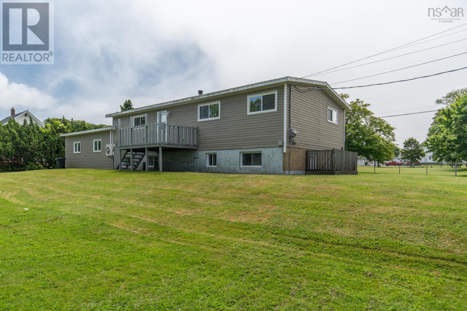 2 Huntington Street, Yarmouth, Nova Scotia  B5A 2R9 - Photo 9 - 202619073