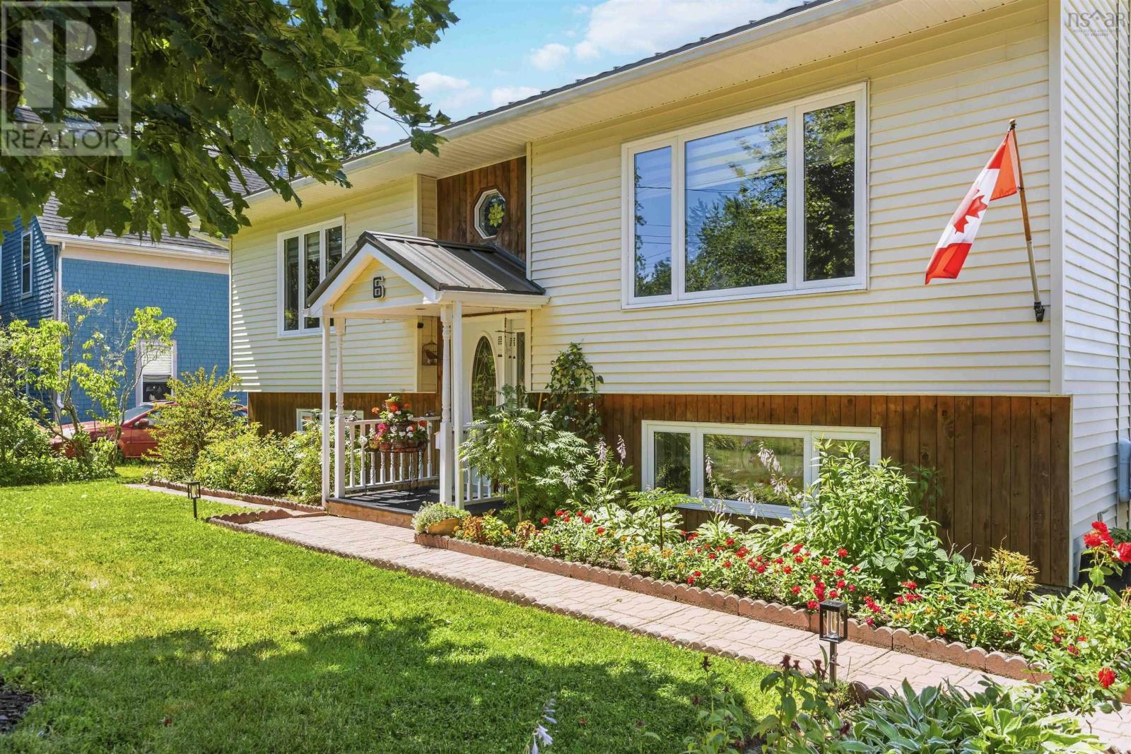 6 Iona Road, Wolfville, Nova Scotia  B4P 2H1 - Photo 2 - 202619093