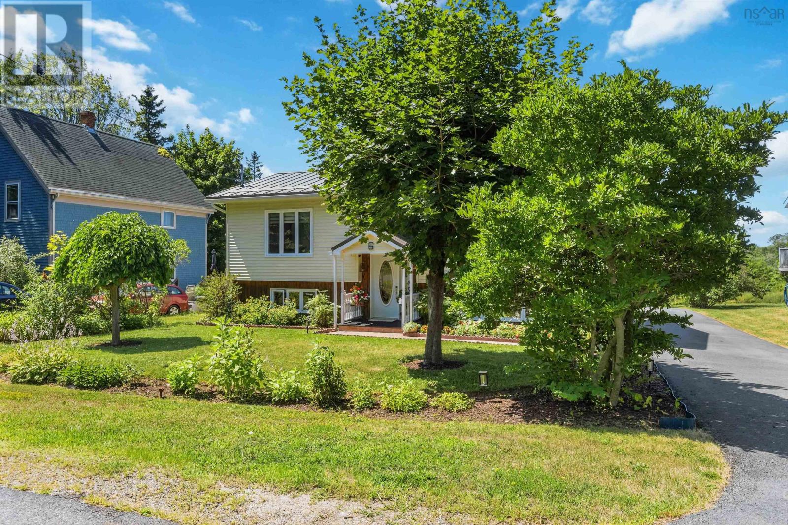 6 Iona Road, Wolfville, Nova Scotia  B4P 2H1 - Photo 3 - 202619093