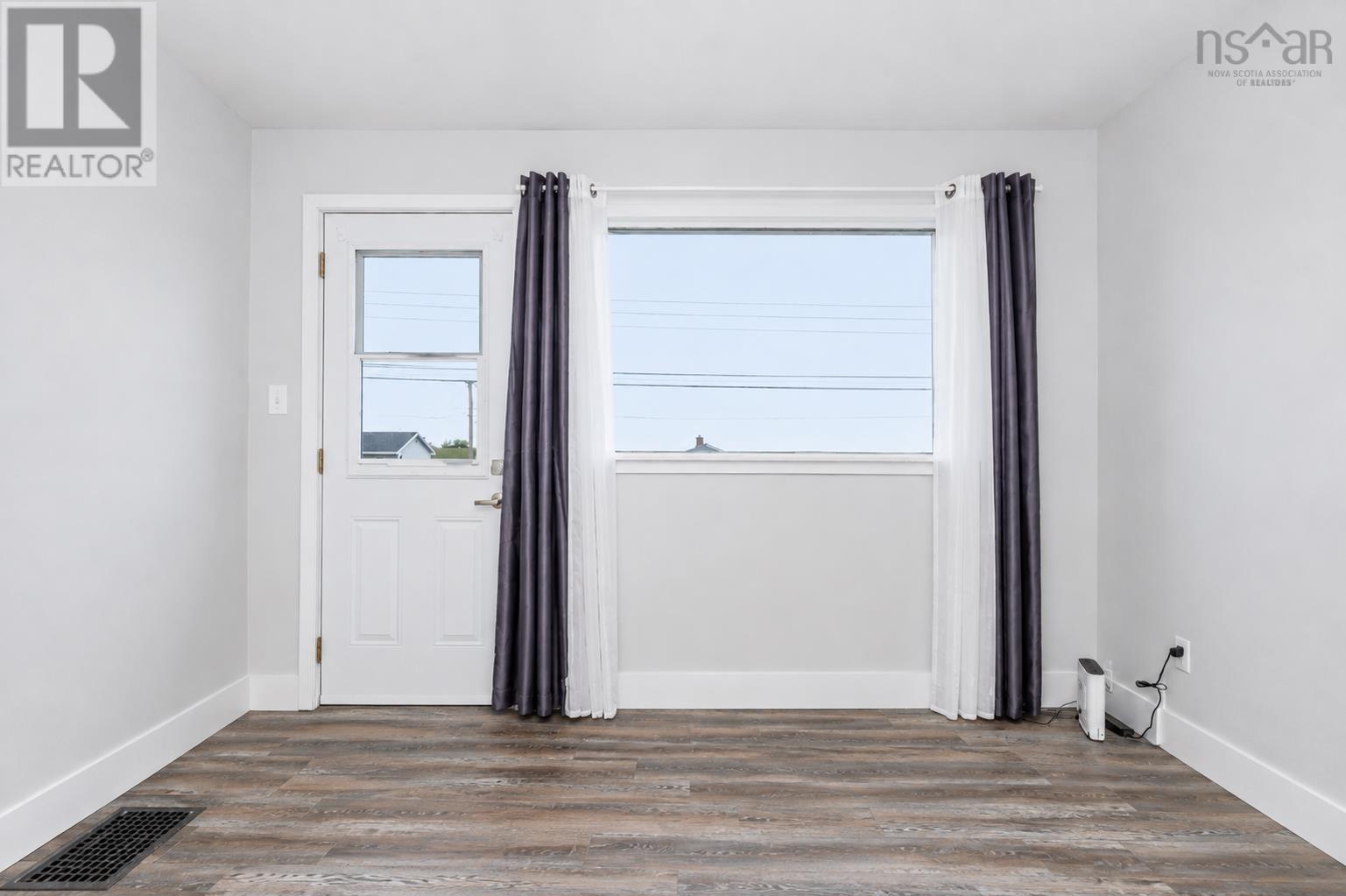 3444 Emerald Street, New Waterford, Nova Scotia  B1H 1H6 - Photo 2 - 202619521