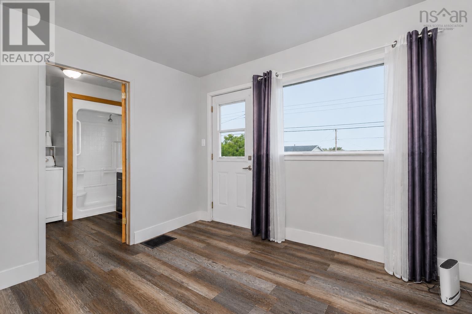 3444 Emerald Street, New Waterford, Nova Scotia  B1H 1H6 - Photo 3 - 202619521