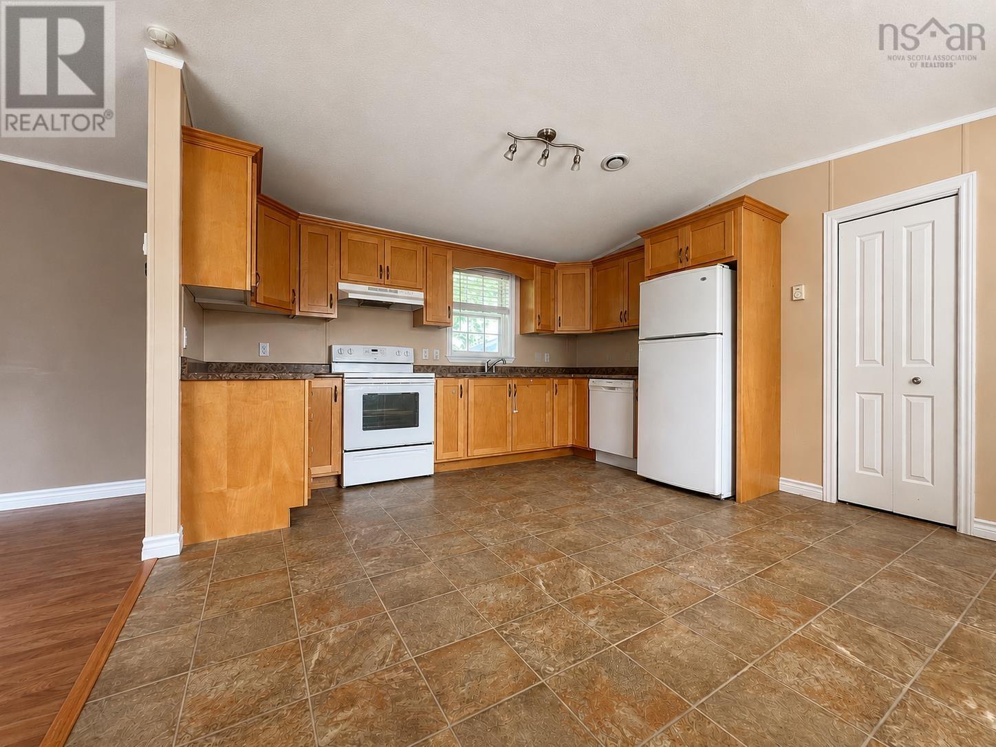 28 Bendix Street, Cape Breton, Nova Scotia  B1V 3C3 - Photo 6 - 202620037