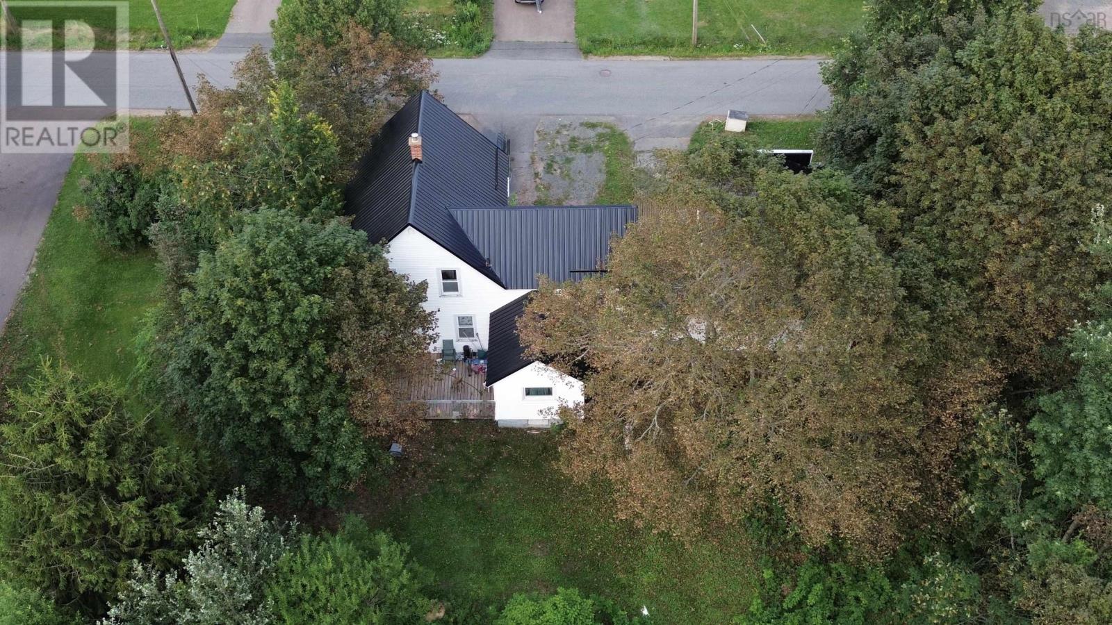 95 Church Street, Springhill, Nova Scotia  B0M 1X0 - Photo 2 - 202620247