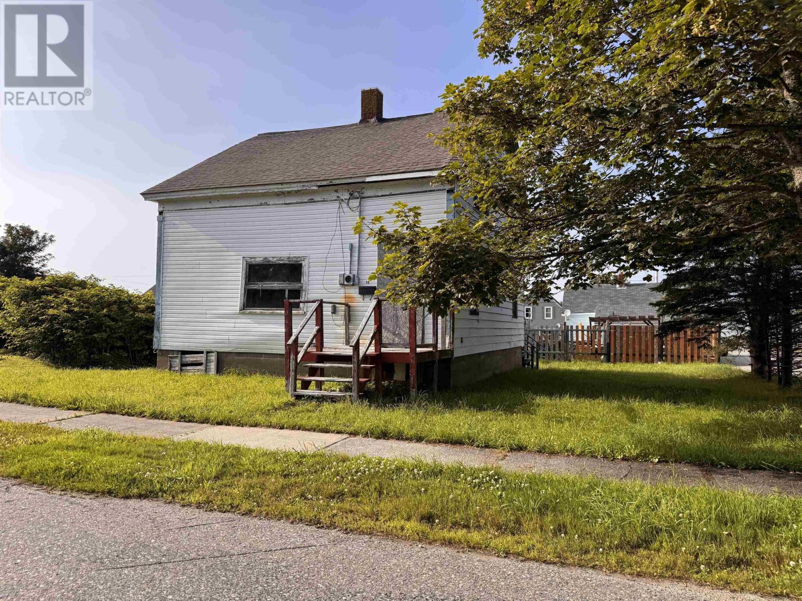12 Butler Street, Yarmouth, Nova Scotia  B5A 3Y8 - Photo 3 - 202621155
