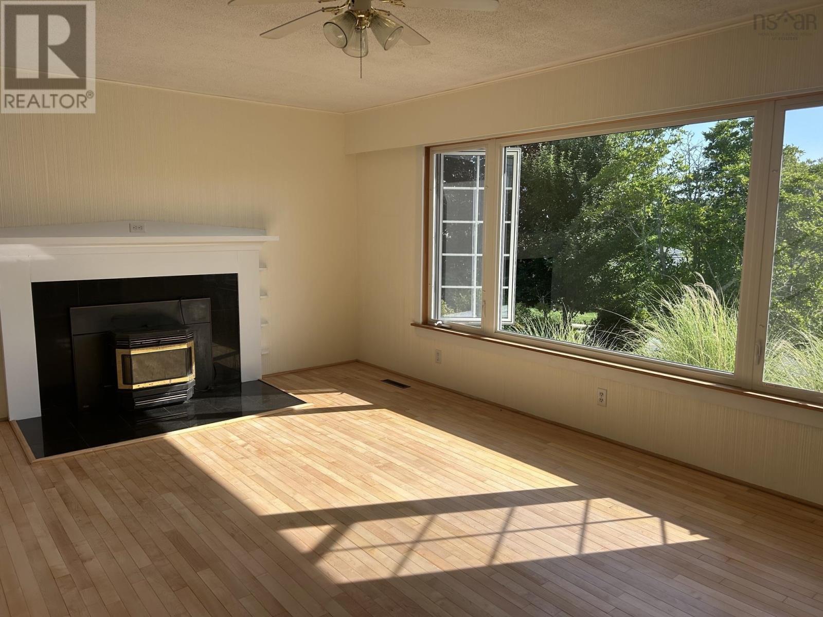 176 Green Street, Lunenburg, Nova Scotia  B0J 2C0 - Photo 13 - 202621178
