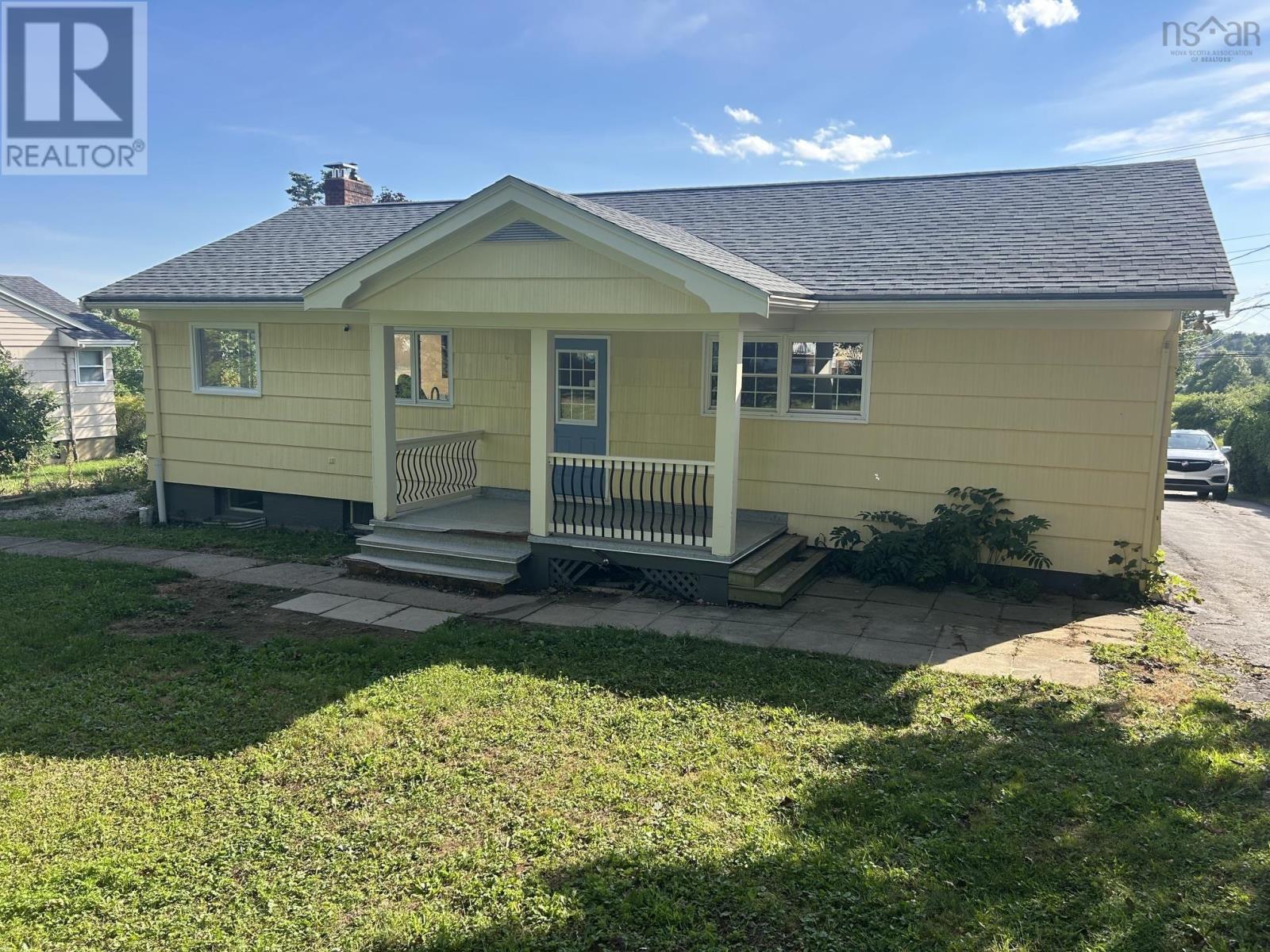 176 Green Street, Lunenburg, Nova Scotia  B0J 2C0 - Photo 2 - 202621178