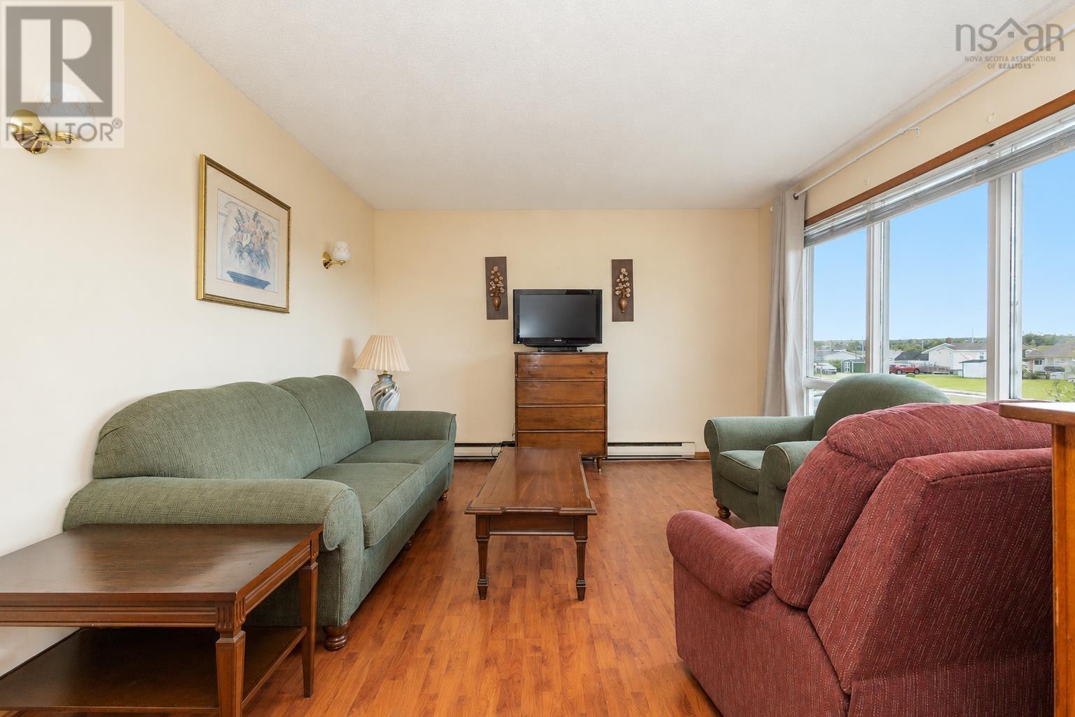 46 Row Street, Glace Bay, Nova Scotia  B1A 4T7 - Photo 4 - 202621183