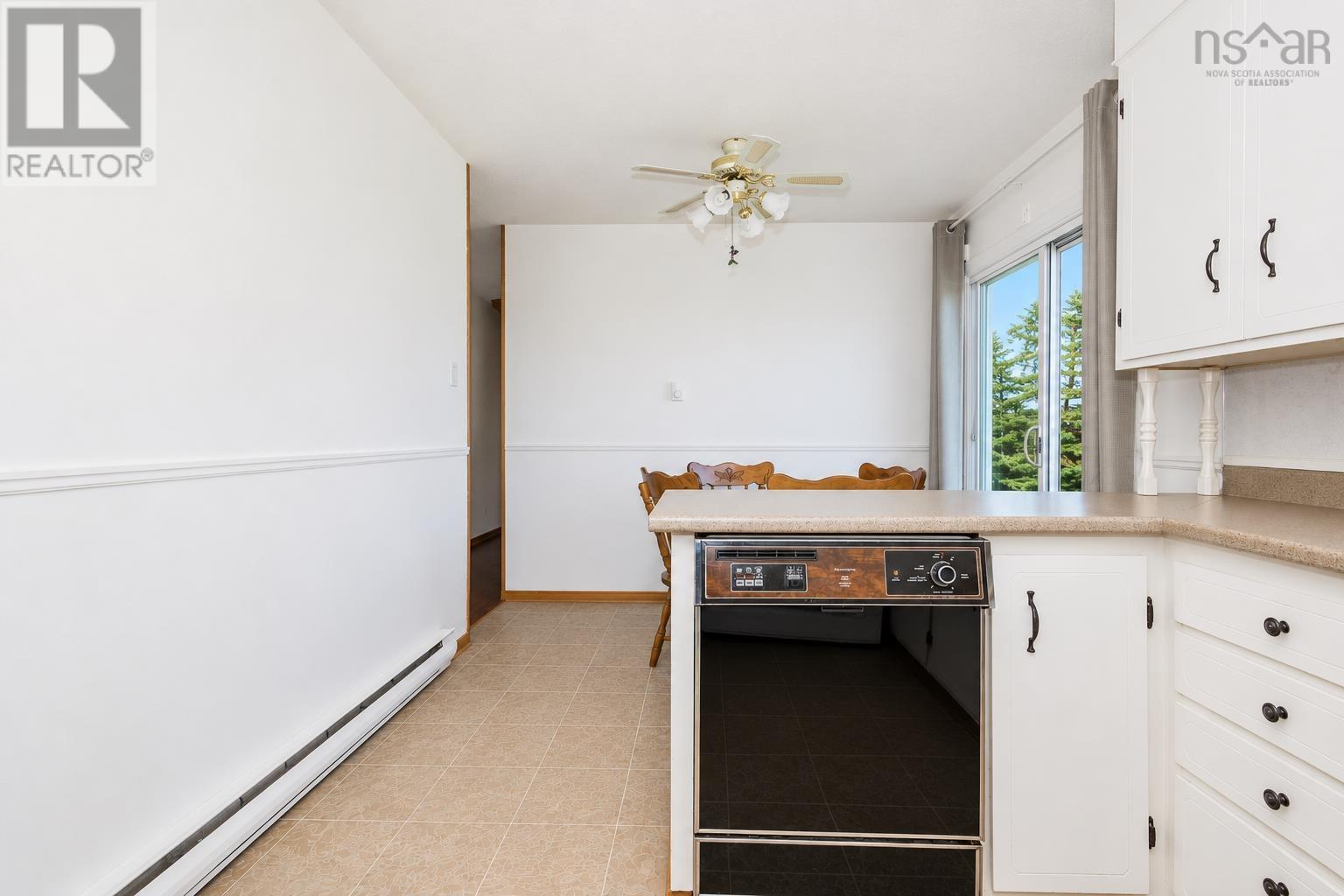 46 Row Street, Glace Bay, Nova Scotia  B1A 4T7 - Photo 9 - 202621183
