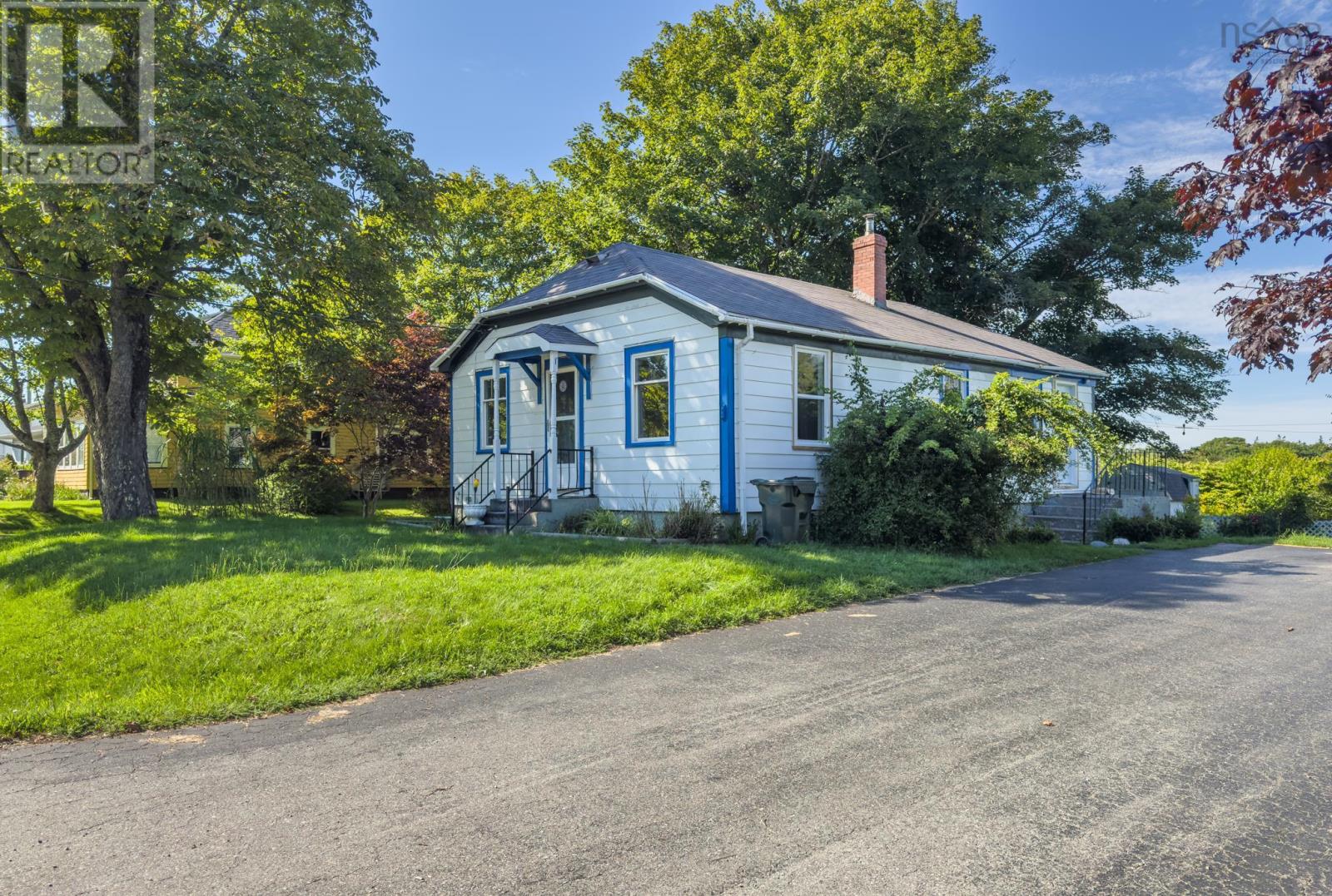 102 Parade Street, Yarmouth, Nova Scotia  B5A 3B5 - Photo 2 - 202621215