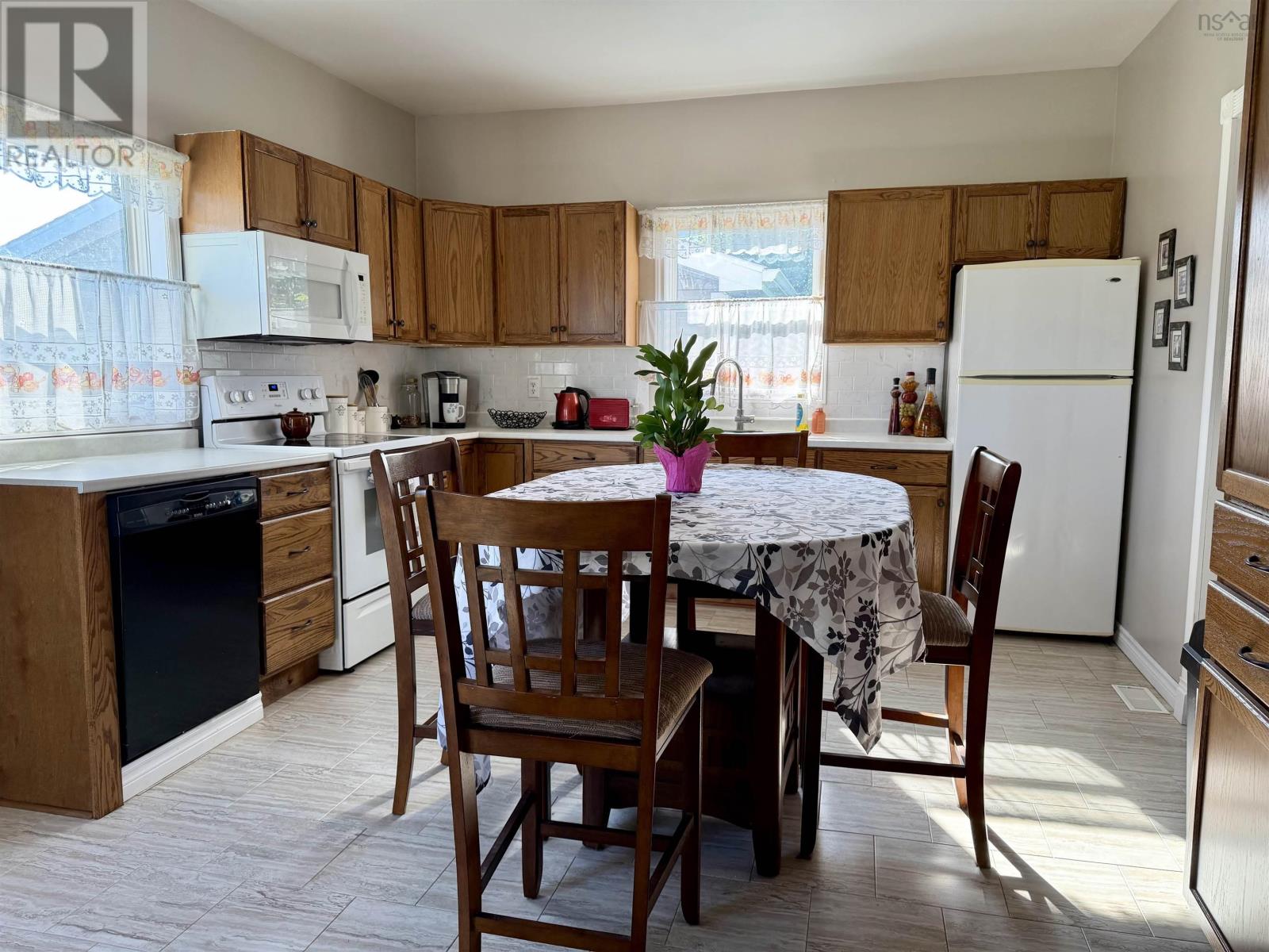 402 Neville Street, Reserve, Nova Scotia  B1E 1G5 - Photo 2 - 202621572