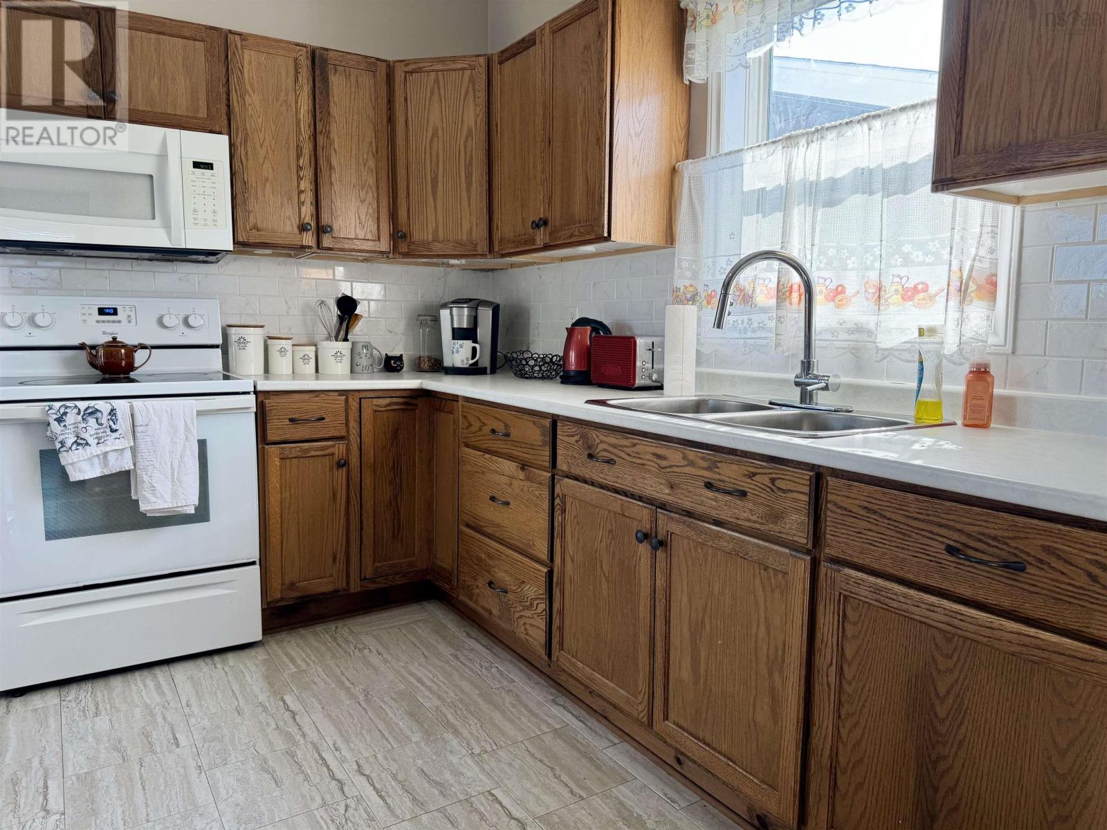 402 Neville Street, Reserve, Nova Scotia  B1E 1G5 - Photo 4 - 202621572