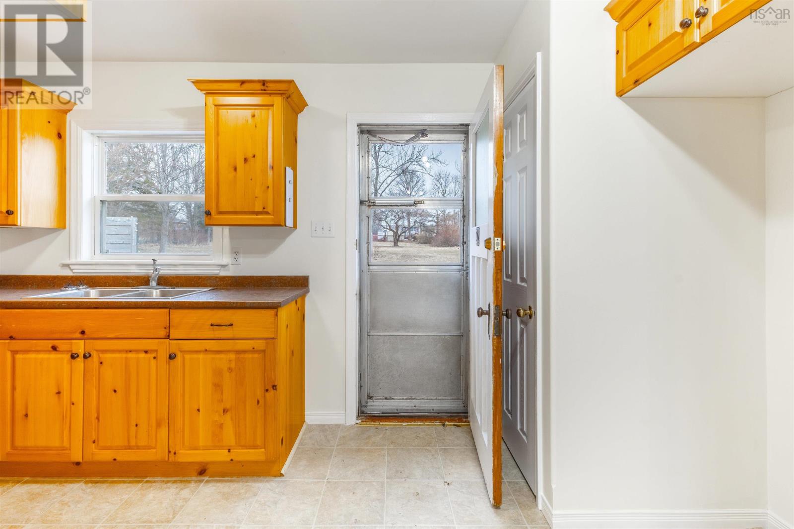 22 Archibald Street, Sydney Mines, Nova Scotia  B1V 2Y5 - Photo 7 - 202622049