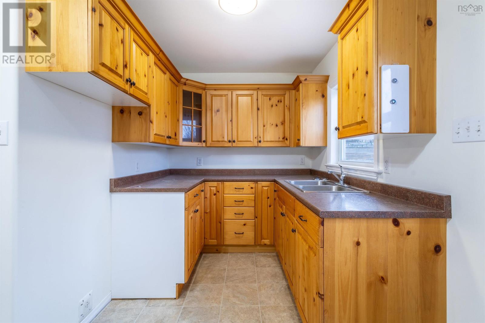 22 Archibald Street, Sydney Mines, Nova Scotia  B1V 2Y5 - Photo 8 - 202622049
