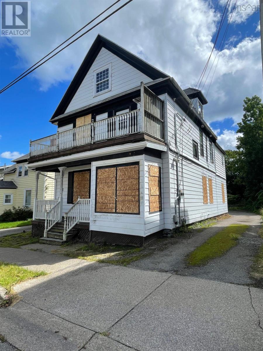34 Amelia Street, Sydney, Nova Scotia  B1P 6C2 - Photo 2 - 202622050