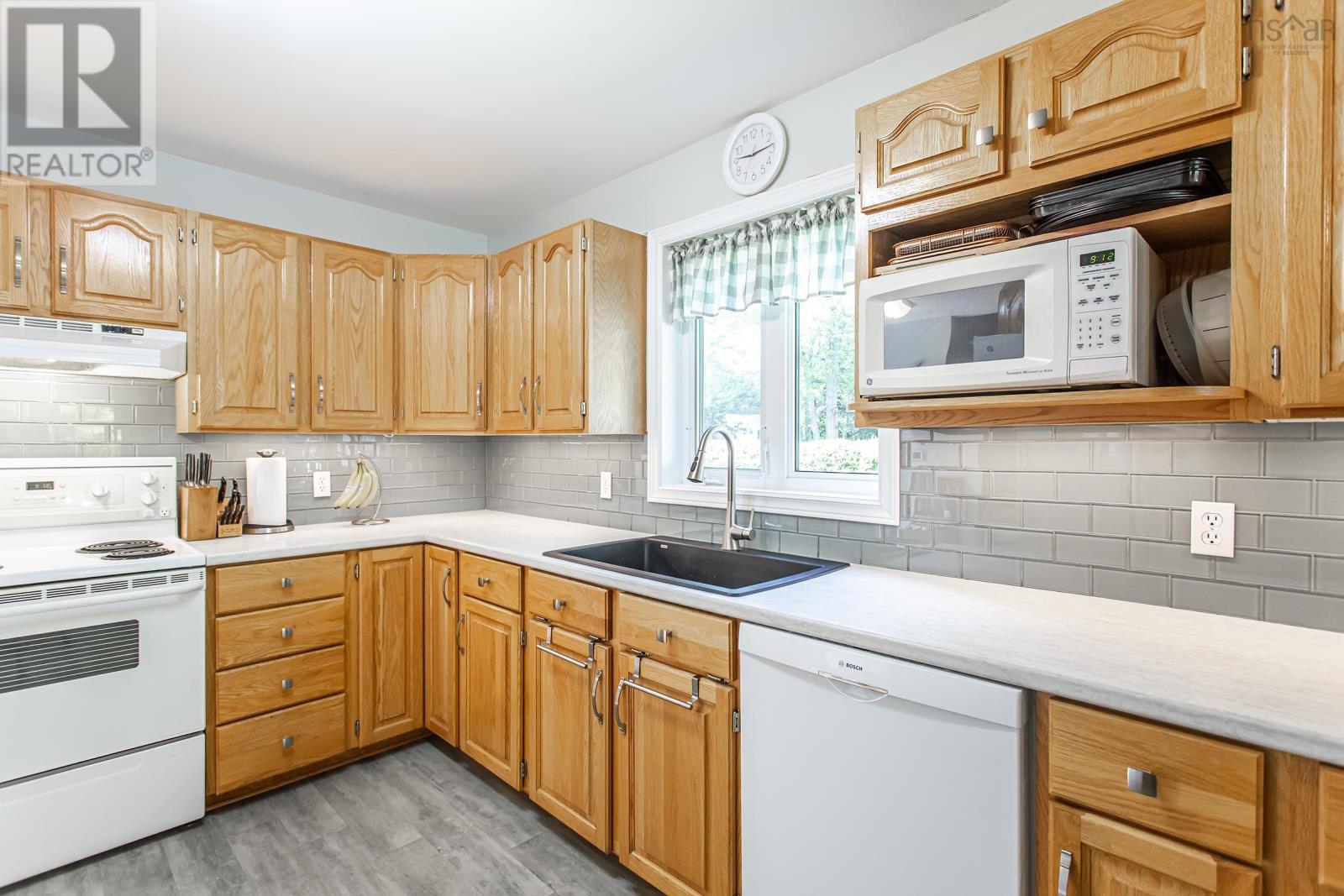 27 Pinecrest Drive, Middleton, Nova Scotia  B0S 1P0 - Photo 14 - 202622113