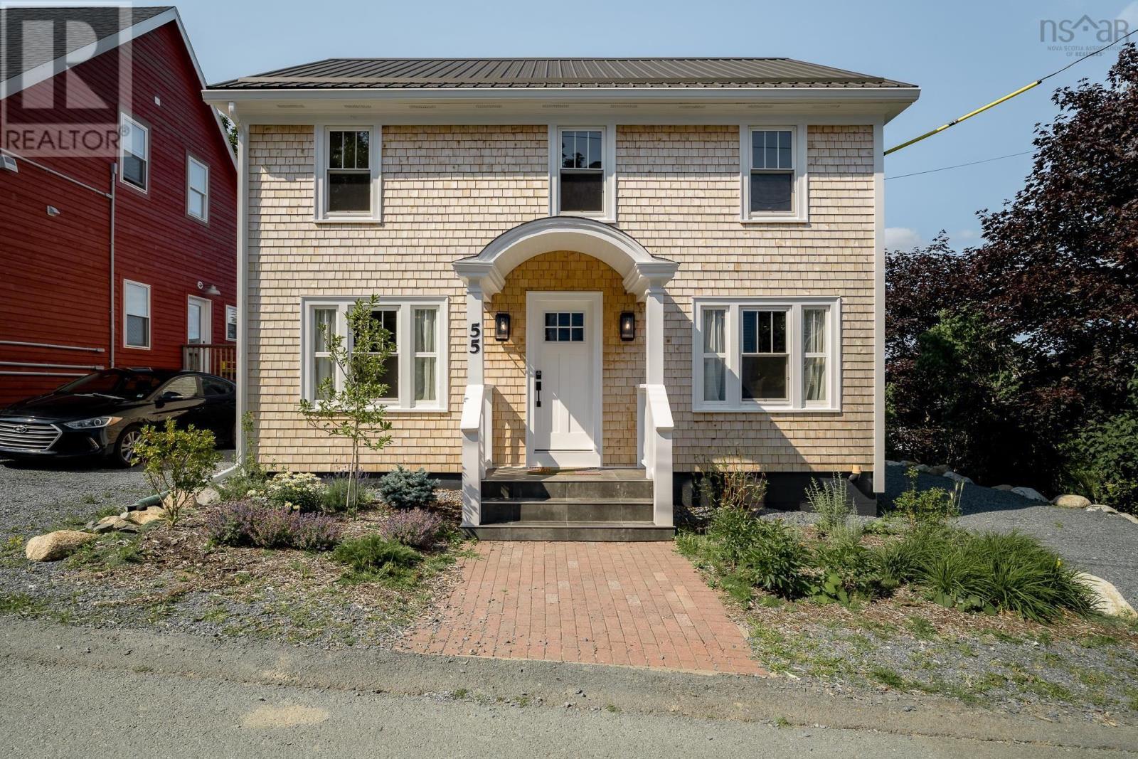 55 Lawrence Street, Lunenburg, Nova Scotia  B0J 2C0 - Photo 2 - 202622409