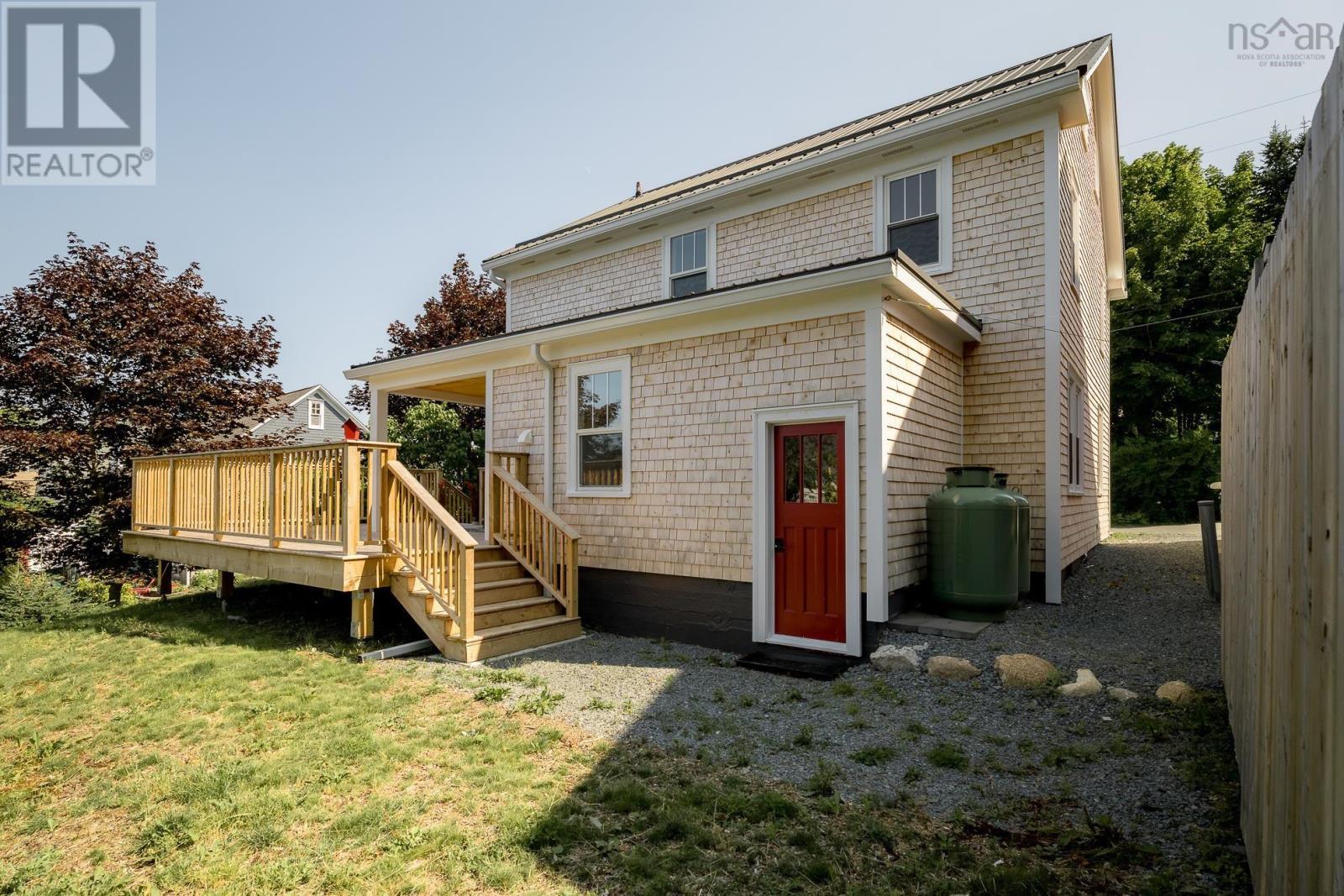 55 Lawrence Street, Lunenburg, Nova Scotia  B0J 2C0 - Photo 38 - 202622409