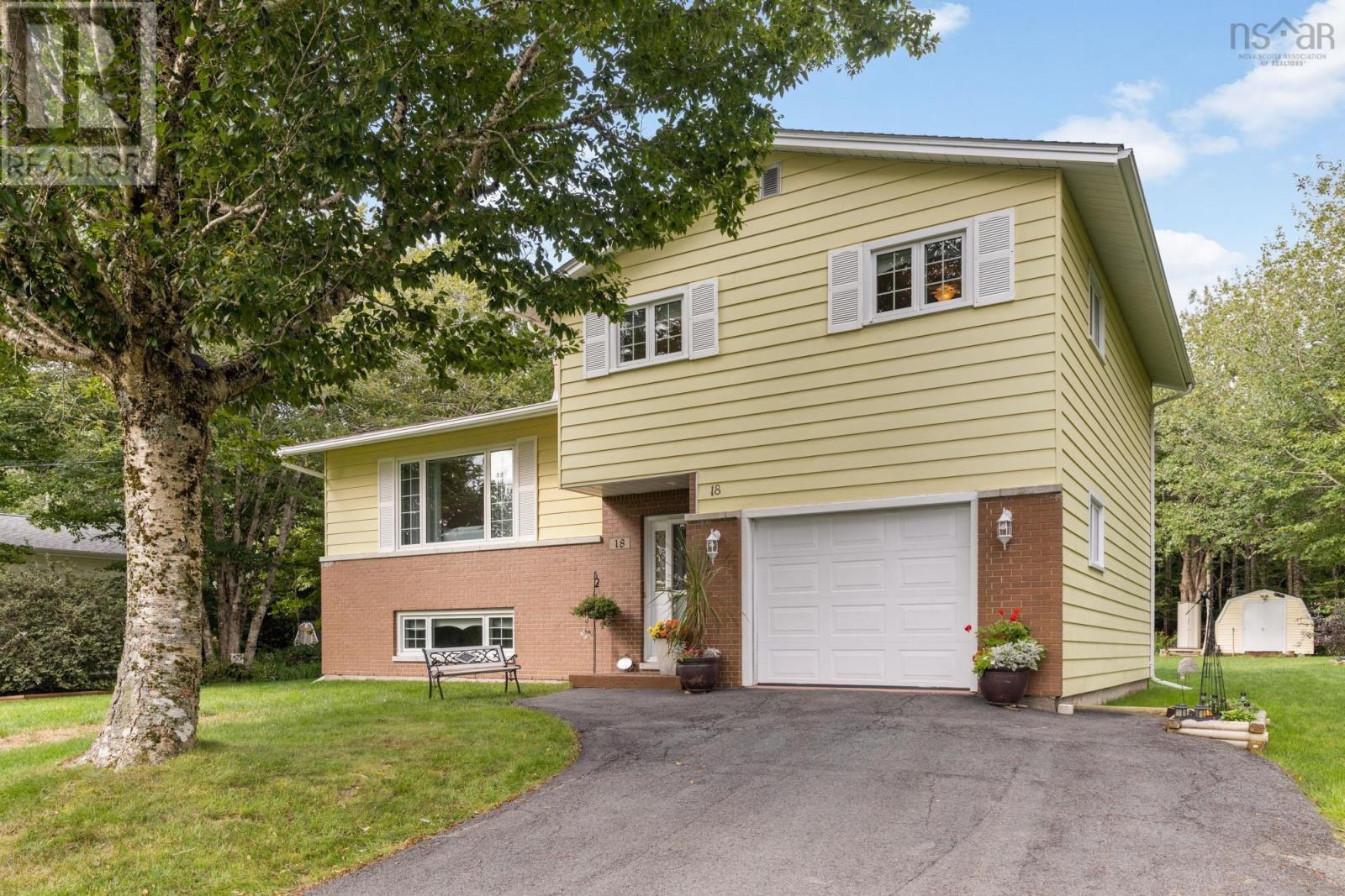 18 Lakewood Drive, Brookside, Nova Scotia  B3T 1S5 - Photo 2 - 202622970